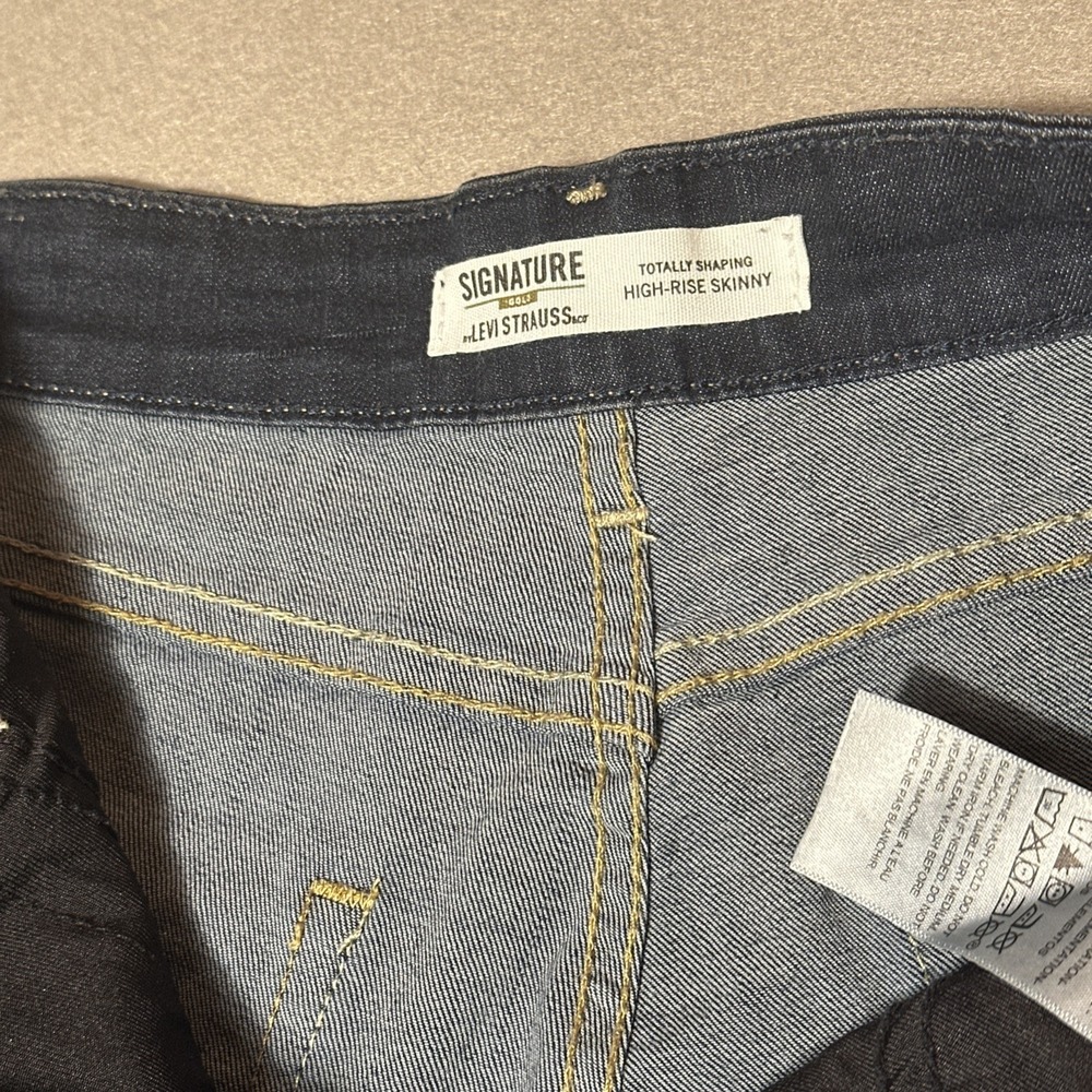 Levi Strauss Signature Women's Throw Back Skinny Dark Wash Jeans - Picture 4 of 7
